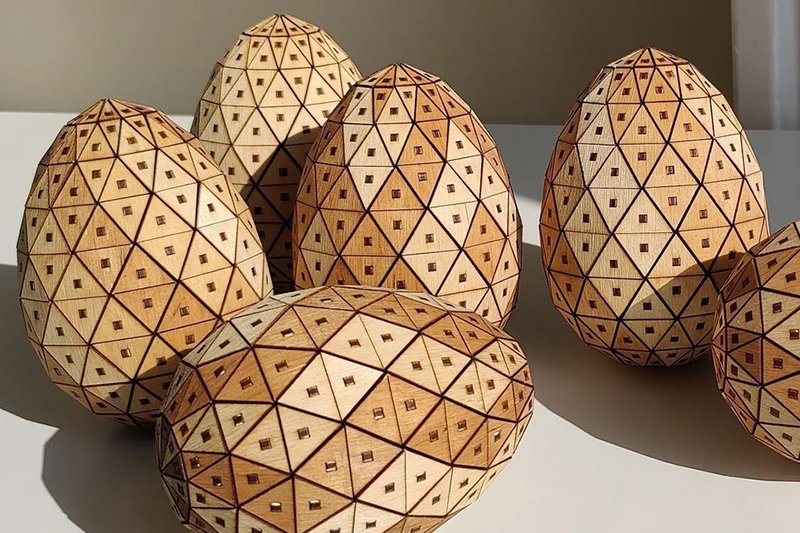 découpe au laser d'oeufs de Pâques