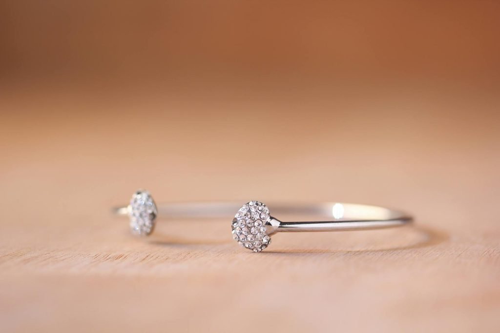 Les escrocs utilisent de fausses annonces de bijoux pour voler votre argent