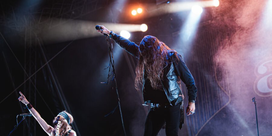 Licht und schatten im grenzland • Metal.de
