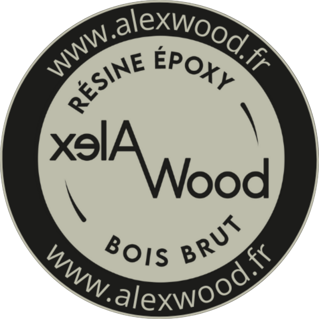 Plateaux de bois brut et résine époxy bois