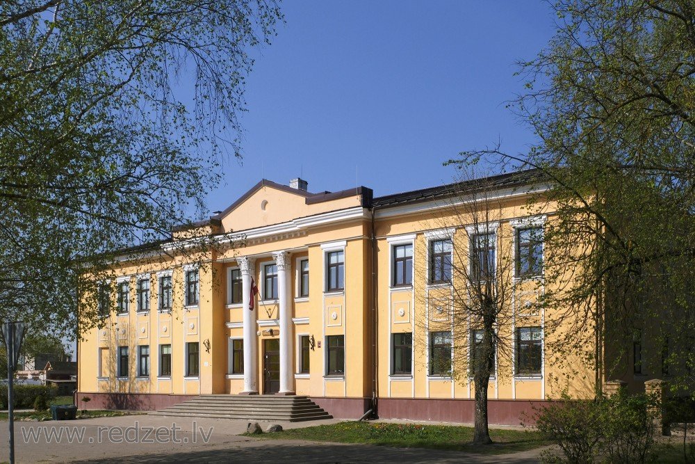 Elejas vidusskola – redzet.lv