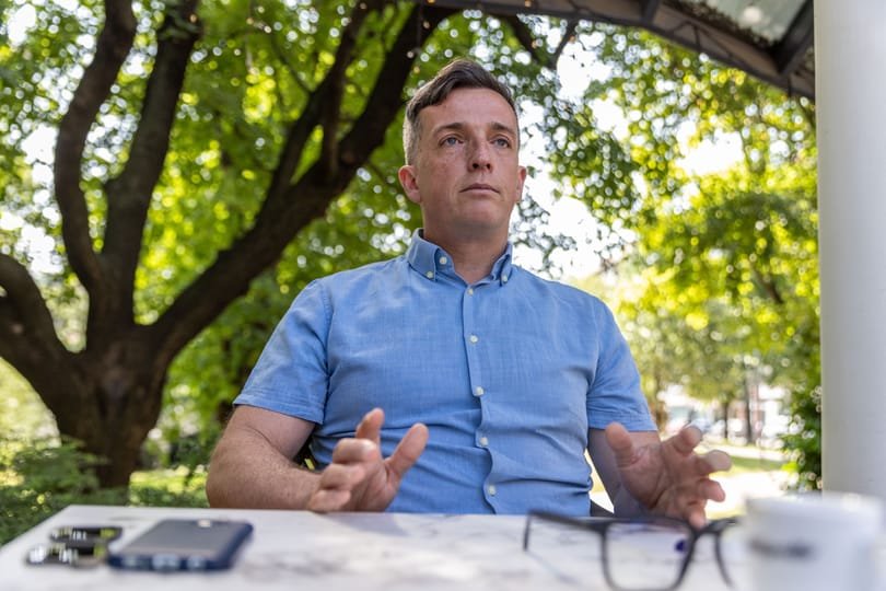 Le plus grand ennemi essayant de manœuvrer dans la vie publique hongroise entre les deux tranchées