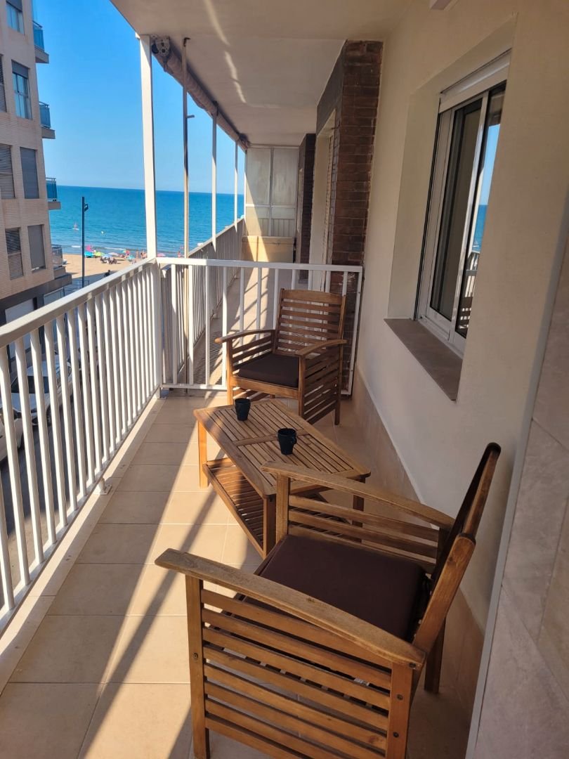 Terrasse du sol de location à Guardamar del Segura avec la climatisation, le chauffage et la terrasse