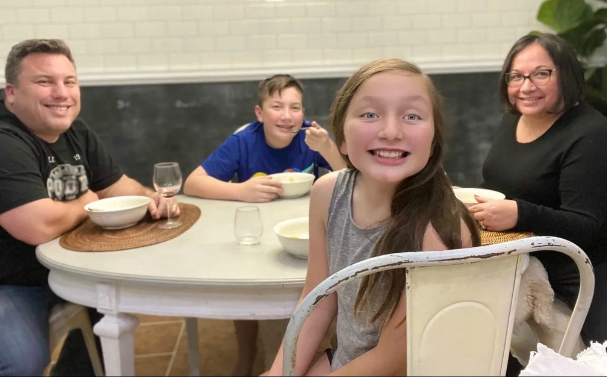 famille en train de dîner