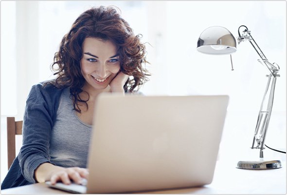 Il est facile de travailler dans la boîte aux lettres WEB.DE sur grand écran.