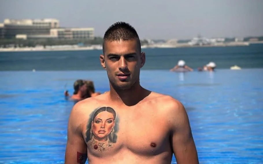 L'ancien footballeur Vujadin Savić victime de chantage avec des « enregistrements privés » L'ancien footballeur Vujadin Savić victime de chantage avec des « enregistrements privés »