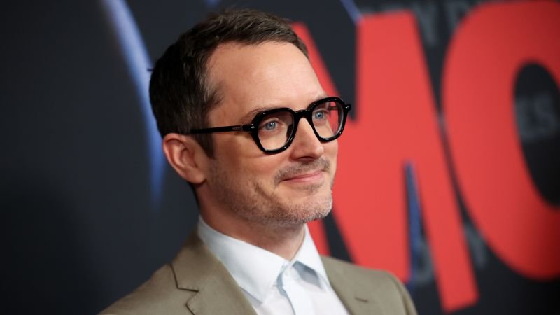 Elijah Wood est revenu sur le tournage du « Seigneur des Anneaux » et a fini par gâcher un mariage Elijah Wood est revenu sur le tournage du « Seigneur des Anneaux » et a fini par gâcher un mariage