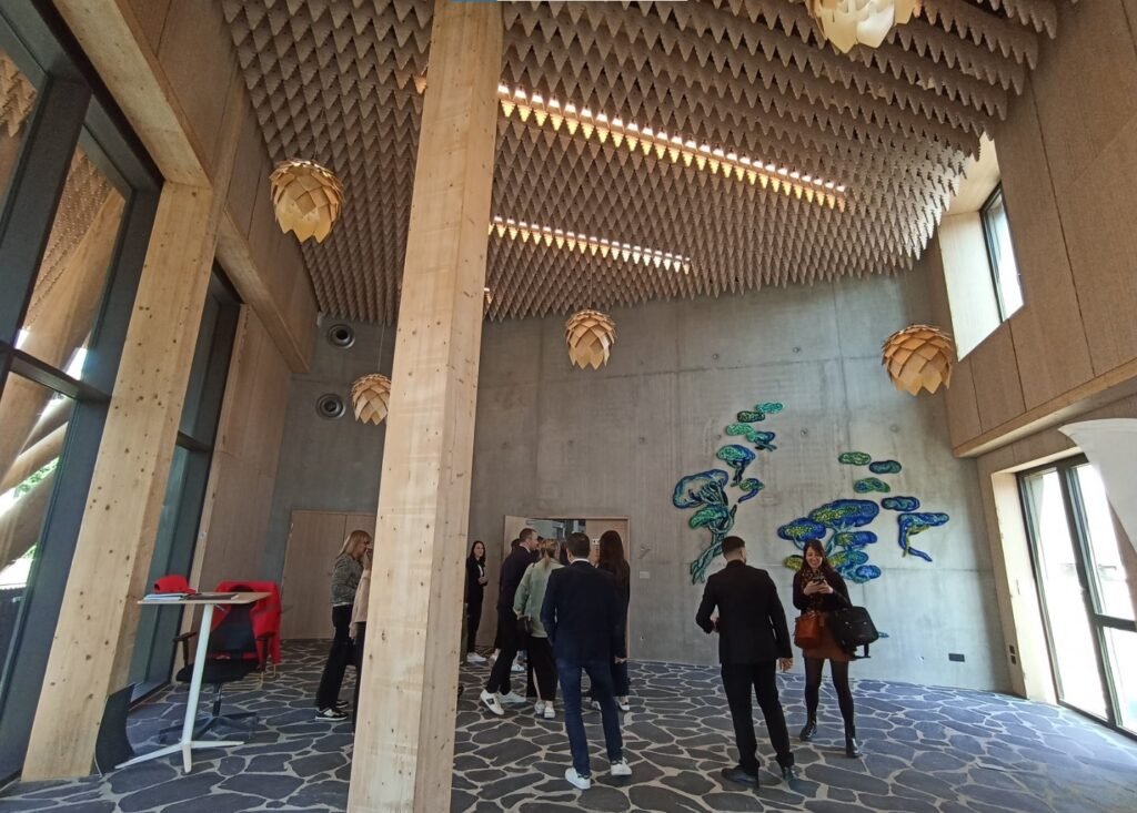 Wood : pourquoi l&rsquo;immeuble en bois à Grenoble peine à trouver preneur